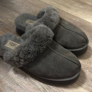 UGG SLIPPERS